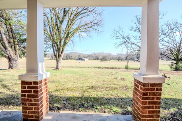 5026 Tinin Rd, Clifton, TN 38425