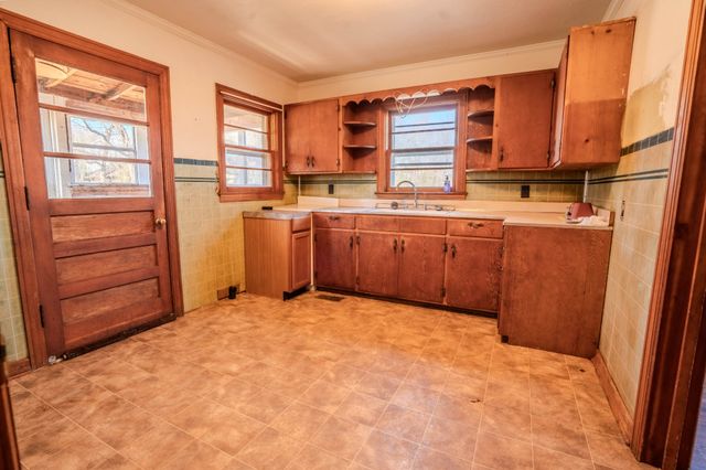 5026 Tinin Rd, Clifton, TN 38425