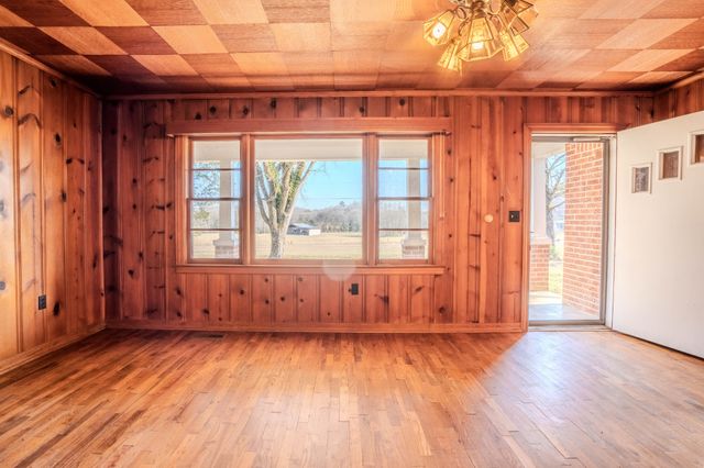 5026 Tinin Rd, Clifton, TN 38425