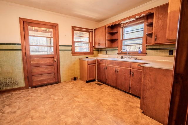 5026 Tinin Rd, Clifton, TN 38425