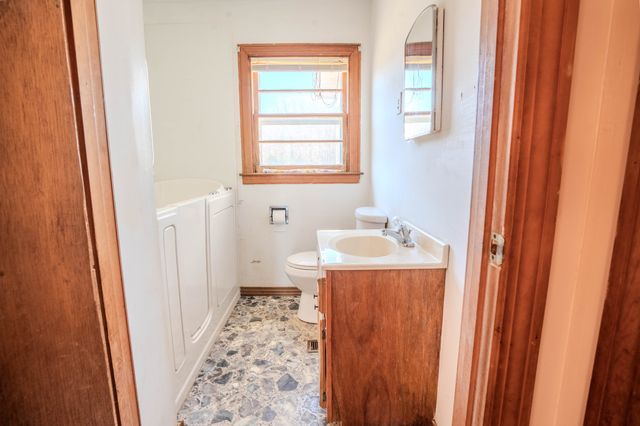 5026 Tinin Rd, Clifton, TN 38425