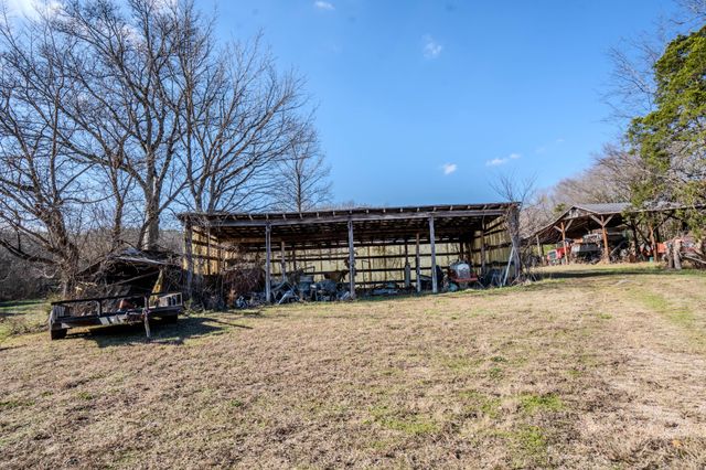 5026 Tinin Rd, Clifton, TN 38425