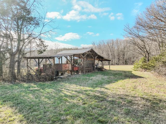 5026 Tinin Rd, Clifton, TN 38425