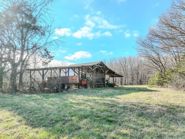 5026 Tinin Rd, Clifton, TN 38425