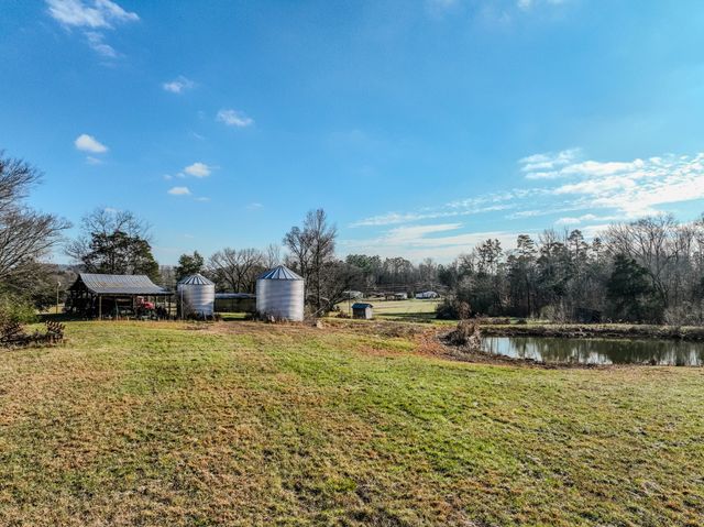 5026 Tinin Rd, Clifton, TN 38425