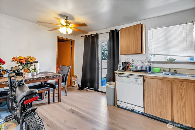917 A-D 75th Street E, Tacoma, WA 98404