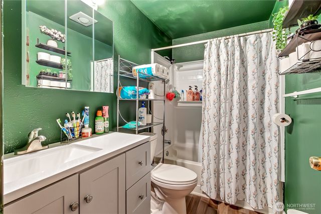 917 A-D 75th Street E, Tacoma, WA 98404