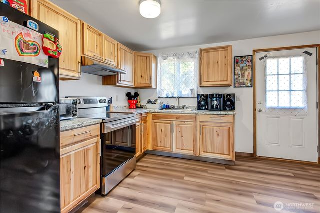 917 A-D 75th Street E, Tacoma, WA 98404