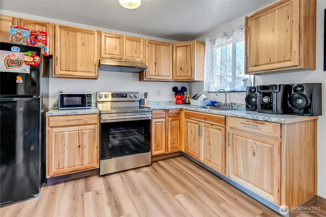 917 A-D 75th Street E, Tacoma, WA 98404