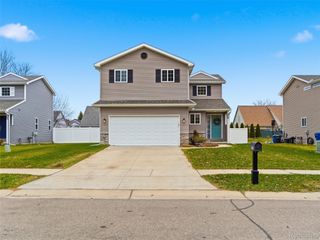 250 Fountain Park Drive, Waterford Charter Township, MI 48327