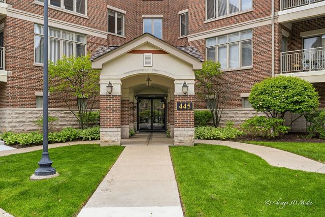 445 Village Green Parkway 304, Lincolnshire, IL 60069