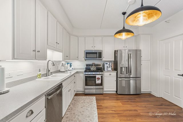 445 Village Green Parkway 304, Lincolnshire, IL 60069