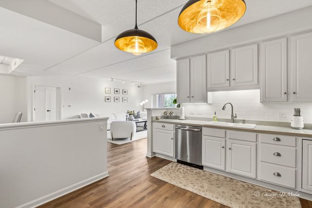 445 Village Green Parkway 304, Lincolnshire, IL 60069