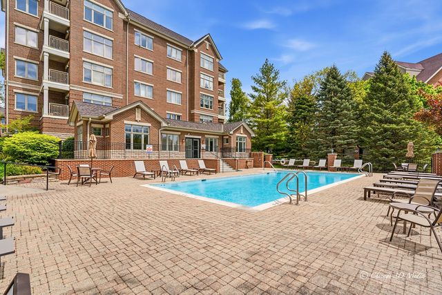 445 Village Green Parkway 304, Lincolnshire, IL 60069