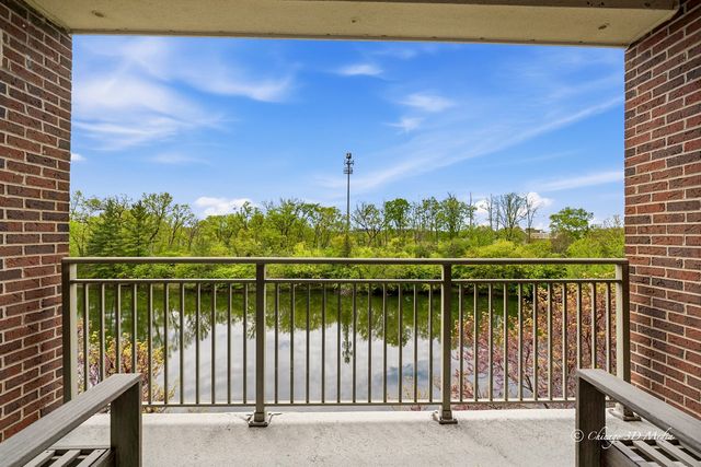 445 Village Green Parkway 304, Lincolnshire, IL 60069