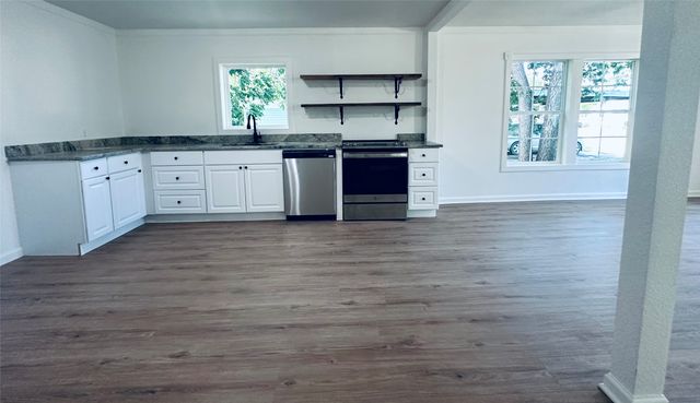 1007 N Lane Street, Comanche, TX 76442