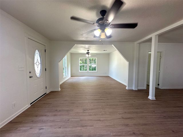 1007 N Lane Street, Comanche, TX 76442