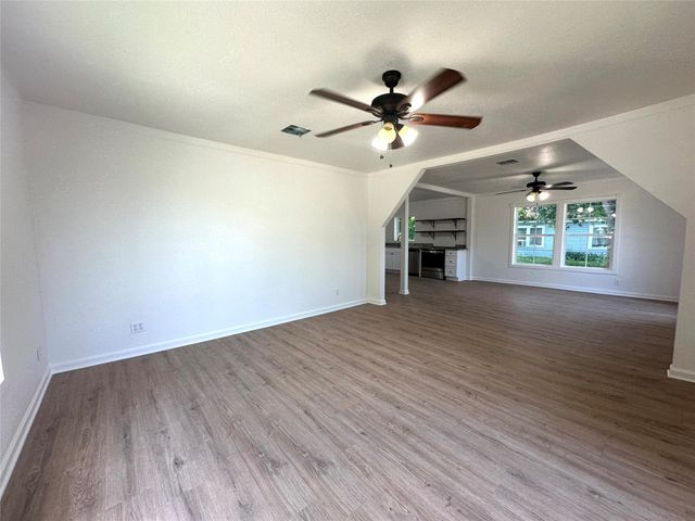 1007 N Lane Street, Comanche, TX 76442