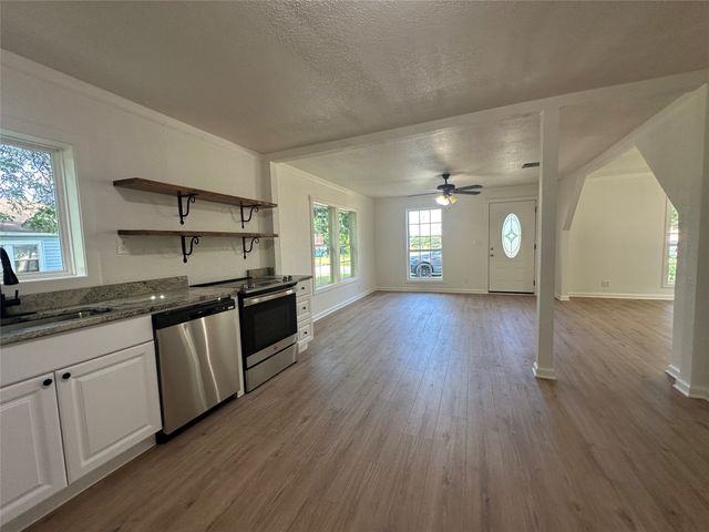 1007 N Lane Street, Comanche, TX 76442