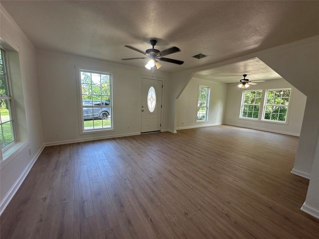 1007 N Lane Street, Comanche, TX 76442