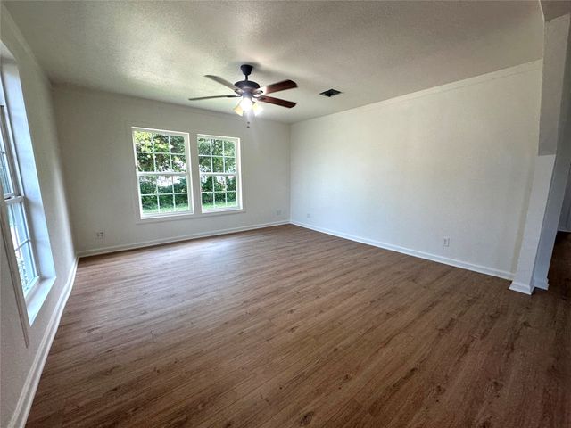 1007 N Lane Street, Comanche, TX 76442