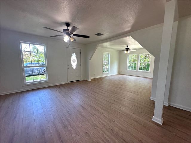 1007 N Lane Street, Comanche, TX 76442