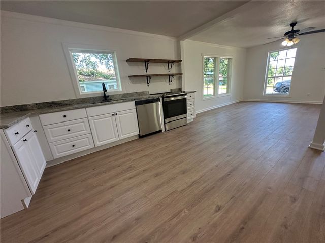 1007 N Lane Street, Comanche, TX 76442