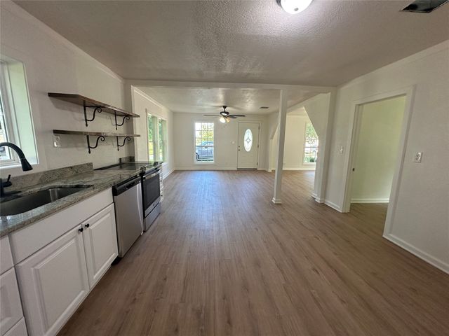 1007 N Lane Street, Comanche, TX 76442