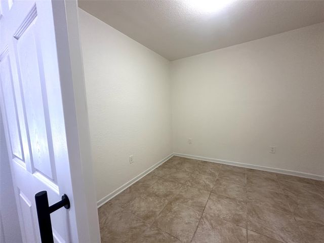 1007 N Lane Street, Comanche, TX 76442