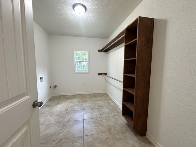 1007 N Lane Street, Comanche, TX 76442