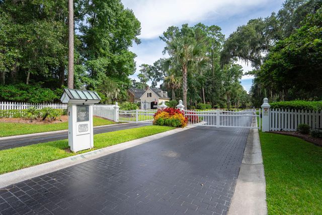 340 De La Gaye Point, Beaufort, SC 29902