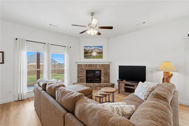 911 Pink Lady Place, Bentonville, AR 72712