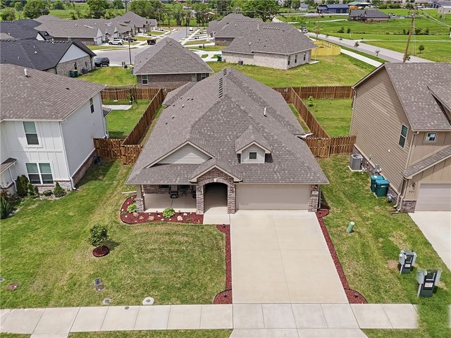 911 Pink Lady Place, Bentonville, AR 72712
