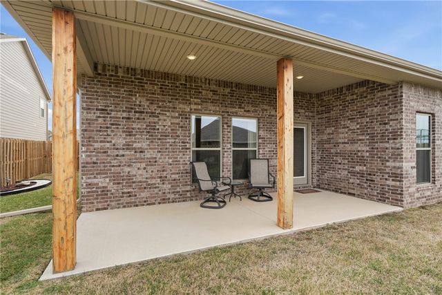 911 Pink Lady Place, Bentonville, AR 72712