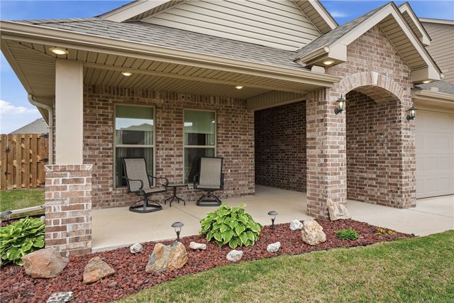911 Pink Lady Place, Bentonville, AR 72712