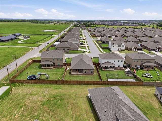 911 Pink Lady Place, Bentonville, AR 72712