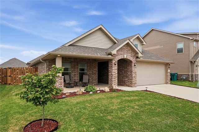 911 Pink Lady Place, Bentonville, AR 72712