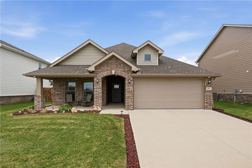 911 Pink Lady Place, Bentonville, AR 72712