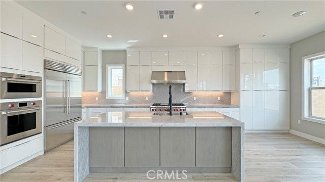 217 Stage, Irvine, CA 92618