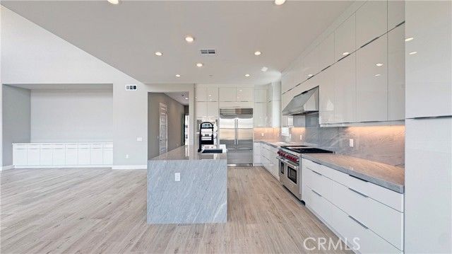 217 Stage, Irvine, CA 92618