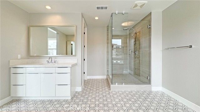 217 Stage, Irvine, CA 92618