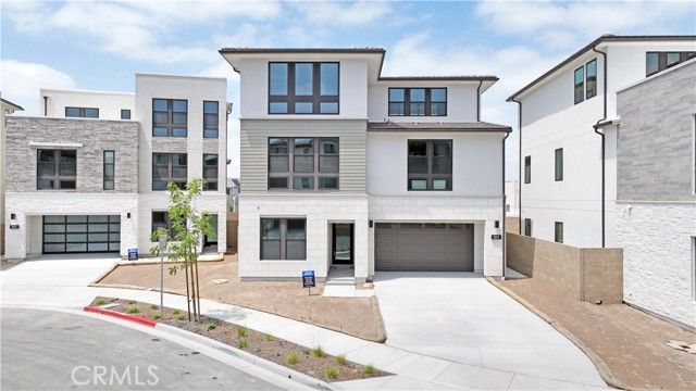 217 Stage, Irvine, CA 92618