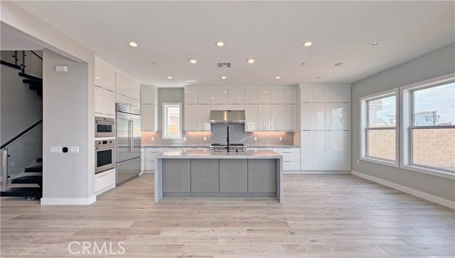 217 Stage, Irvine, CA 92618