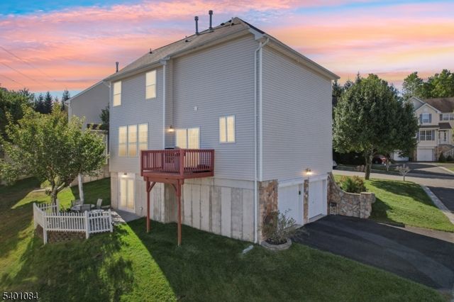 205 Winding Hill Dr, Mount Olive Twp., NJ 07840