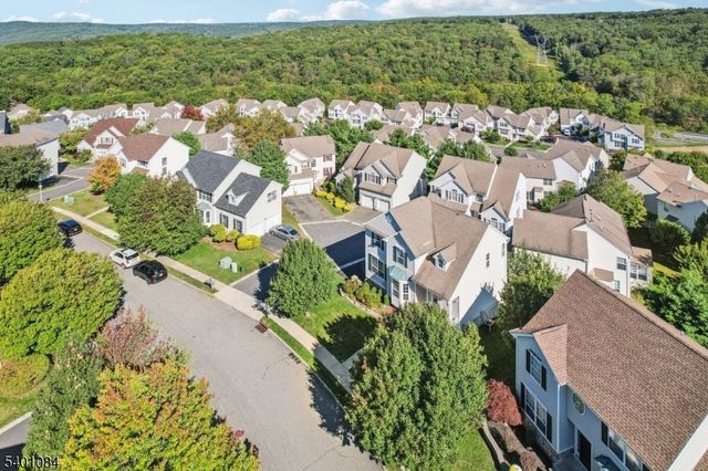 205 Winding Hill Dr, Mount Olive Twp., NJ 07840