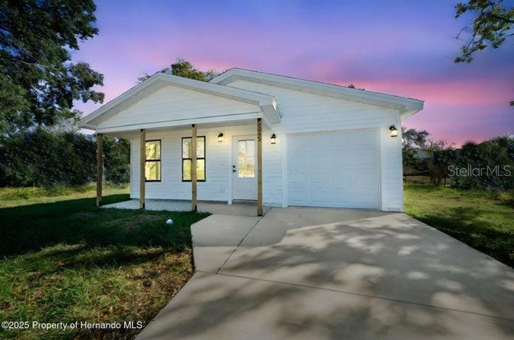 8980 LONG LAKE AVENUE, Weeki Wachee, FL 34613
