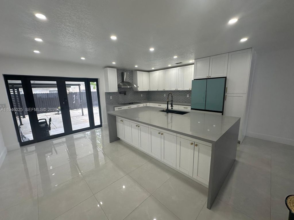 5150 E 9th Ln, Hialeah, FL 33013