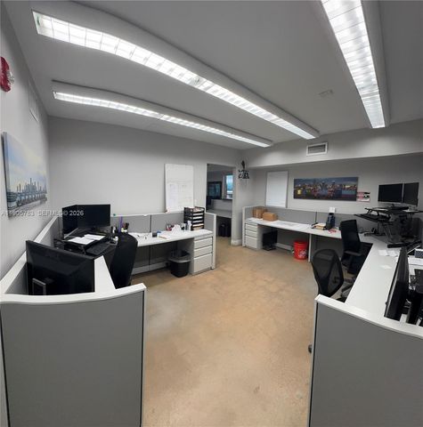8600 NW 36th Avenue, Miami, FL 33147