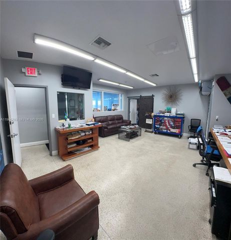 8600 NW 36th Avenue, Miami, FL 33147