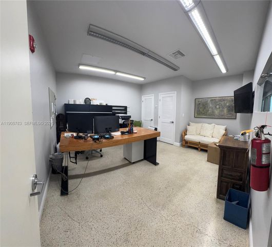 8600 NW 36th Avenue, Miami, FL 33147